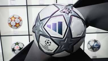 Balón del aniversario de la Liga de Campeones de la UEFA - Primer plano